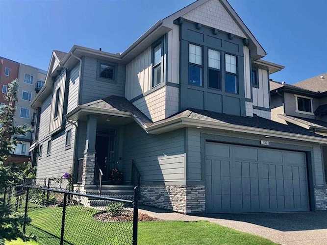 707 Shawnee Dr SW Calgary, AB T2Y 1V6