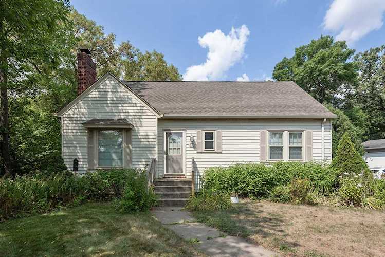 935 Parkway Drive Maplewood, MN 55117
