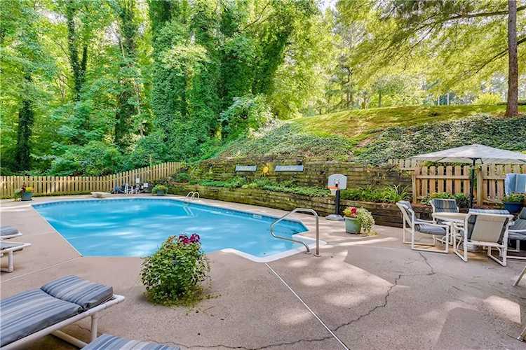 2543 Hunton Ct NE Marietta, GA 30068