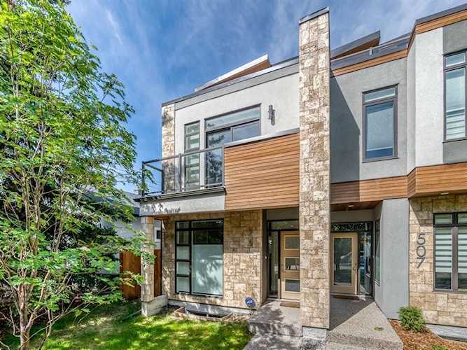 505 9A St NE Calgary, AB T2E 4L3