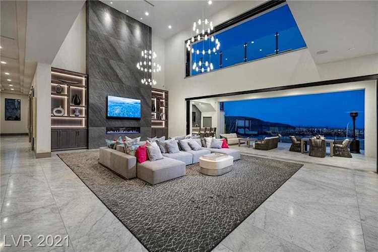 16 Oakmont Hills Ln Las Vegas, NV 89141