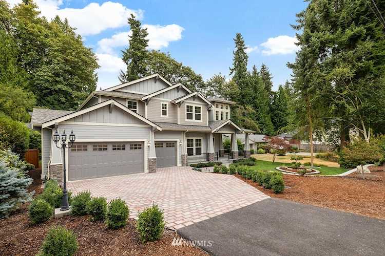 2416 108th Ave SE Bellevue, WA 98004