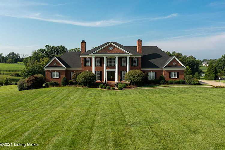 1009 Majestic Oaks Way Simpsonville, KY 40067