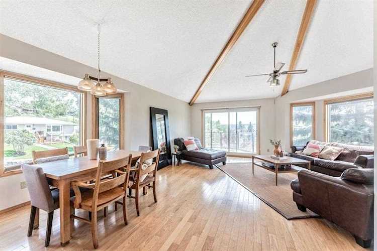 2501 48 St NW Calgary, AB T3B 1B8