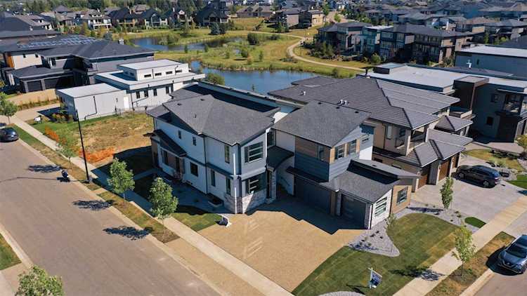 2728 Wheaton Drive Edmonton, AB T6W 2X6