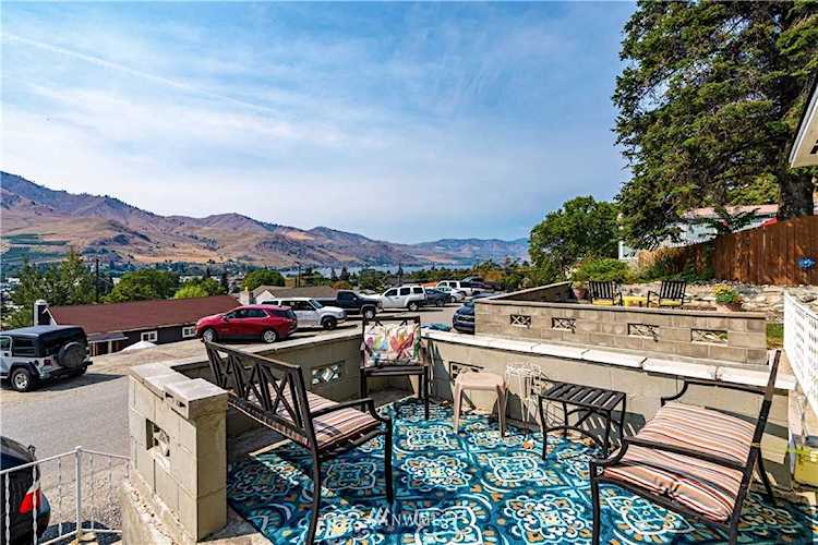 411 E Highland Ave Chelan, WA 98816