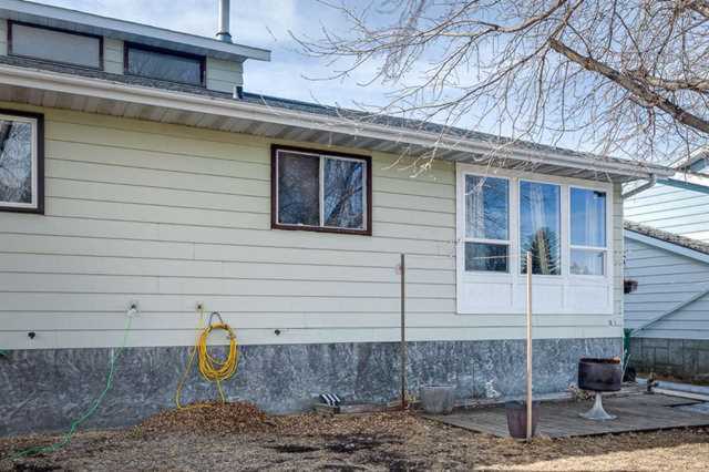 4014 44 St Ponoka, AB T4J 1B8