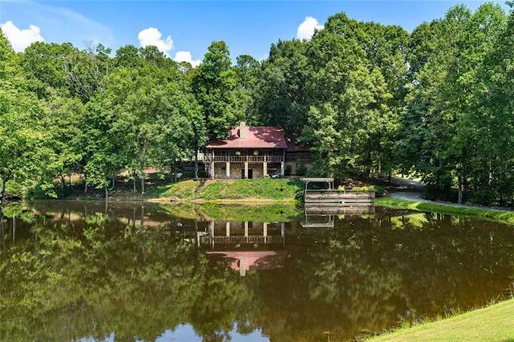 140 J R Rd NE Cartersville, GA 30121