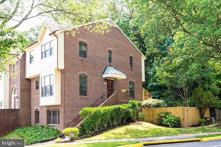 6623 Westbury Oaks Ct For Sale in Springfield Photo 1
