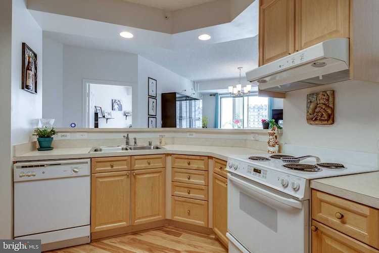 19365 Cypress Ridge Terrace #415 For Sale in Leesburg Photo 1
