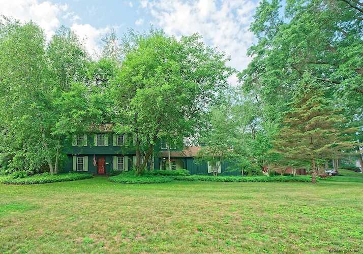 11 Saybrook Dr Glenmont, NY 120773080