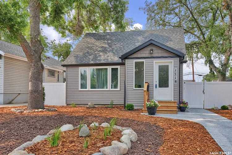 1718 Royal St Regina, SK S4T 5A7