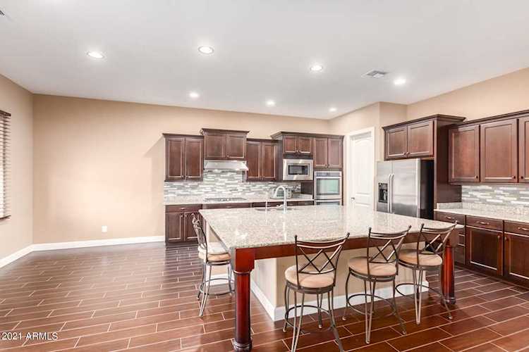 2927 E Constance Way Phoenix, AZ 85042