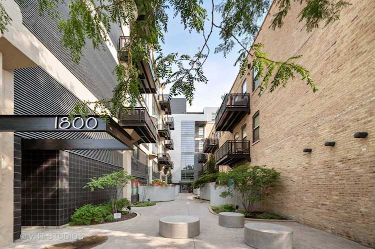 1800 W Grace St #421 Chicago, IL 60613 | MLS 11204333 Photo 1