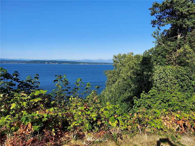 38 F Saratoga Drive St Hat Island, WA 98206