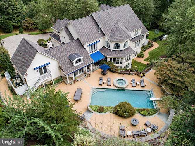 2124 Polo Pointe Dr Vienna, VA 22181