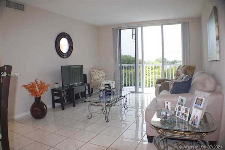 3551 SW 9th Ter #405B Miami, FL 33135