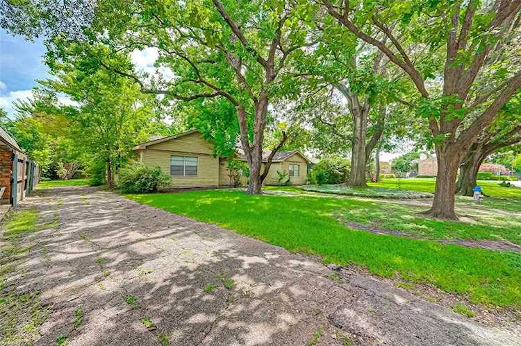 5217 Palmetto St Bellaire, TX 77401