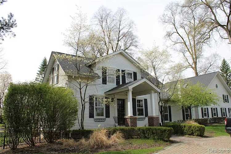 147 North Ln Rochester, MI 48307