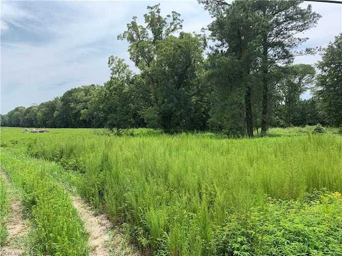 2017 Benefit Rd Chesapeake, VA 23322 | MLS 10399025 Photo 1