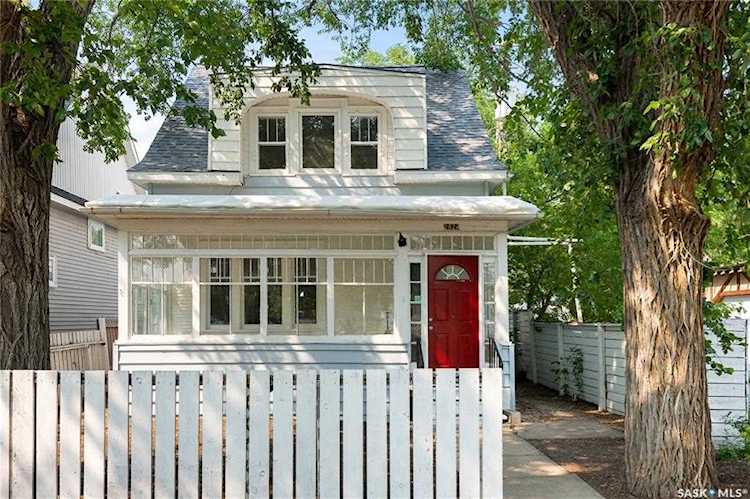 2824 12th Ave Regina, SK S4T 1J4