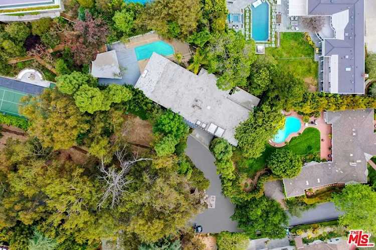 466 Downes Rd Los Angeles, CA 90049