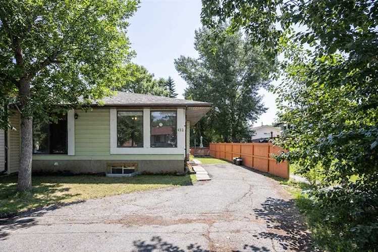 432 Whitehill Place NE Calgary, AB T1Y 3G7