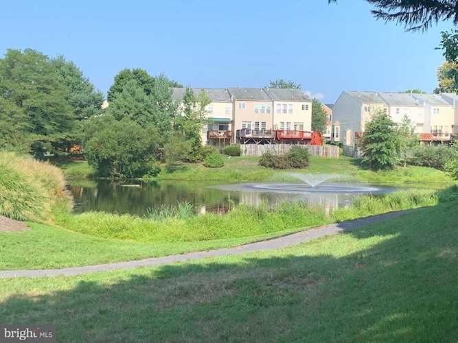 7044 Rogue Forest Ln Gainesville, VA 20155
