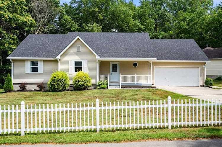 918 E Grand Ave Anderson, IN 46012 | MLS 21810957 Photo 1