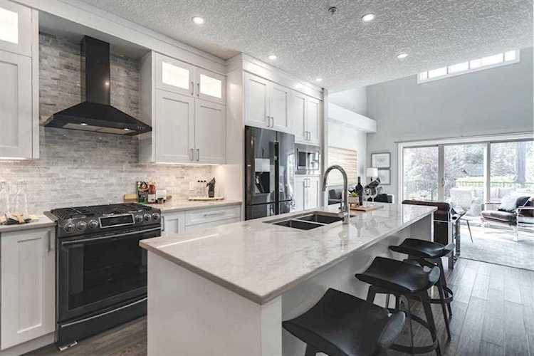 11 Scarpe Dr SW #8 Calgary, AB T2T 6K9