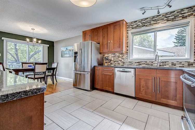 9503 Fairmount Dr SE Calgary, AB T2J 0R7