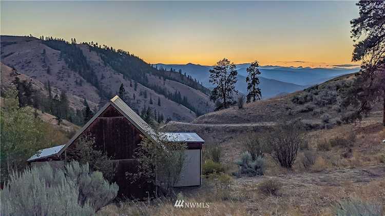 8 Tyee View Loop Rd Orondo, WA 98843