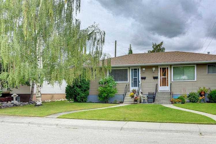 35 Wellington Place SW Calgary, AB T3C 3C2