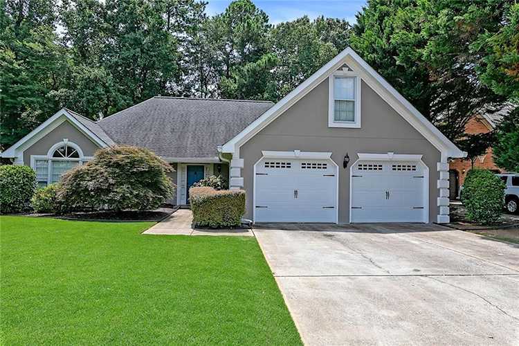 225 Rolling Mist Ct Alpharetta, GA 30022
