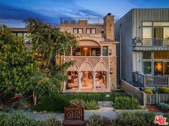 230 Linnie Canal Venice, CA 90291