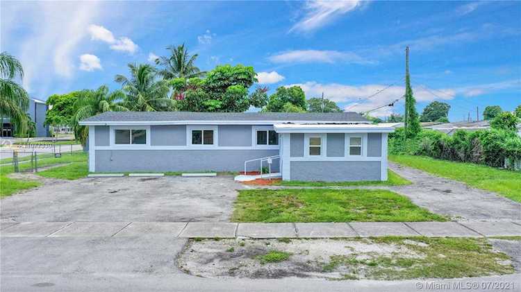8300 NW 29th Ct Miami, FL 33147