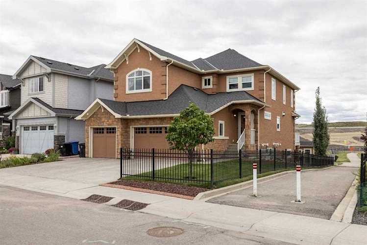 178 Valley Pointe Way NW Calgary, AB T3B 6B3