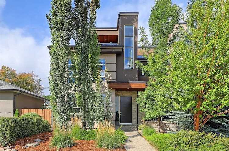 1924 50 Ave SW Calgary, AB T2T 2W2