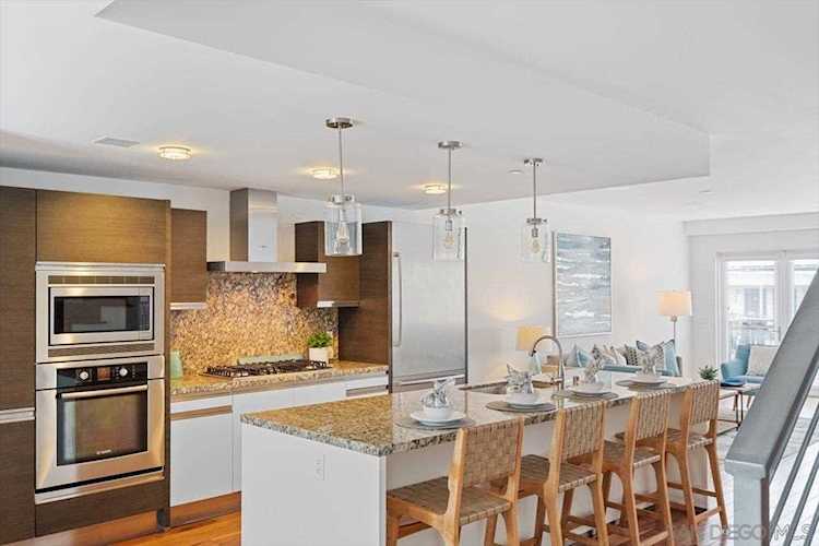 90 N Coast Highway 101 #203 Encinitas, CA 92024