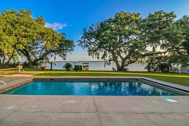 1079 Harts Bluff Rd Wadmalaw Island, SC 29487