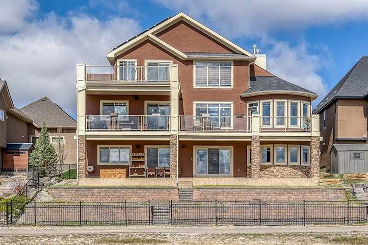 216 Stonemere Close Chestermere, AB T1X 1N1