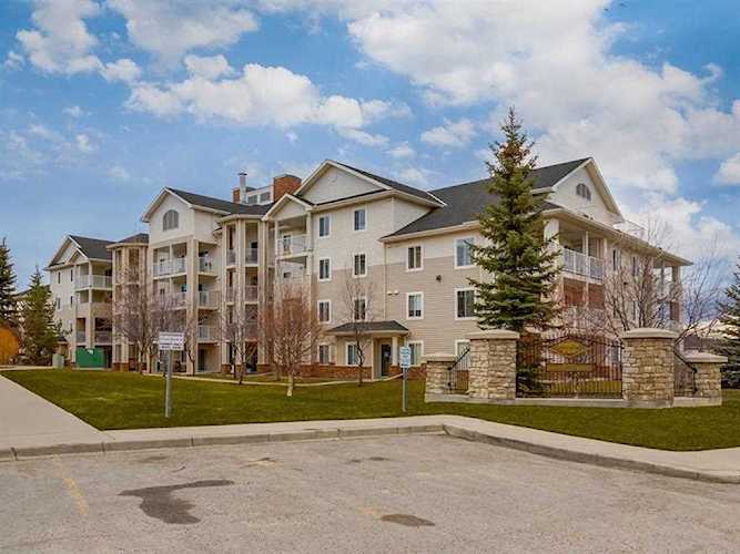 17 Country Village Bay NE #201 Calgary, AB T3K 5Z3