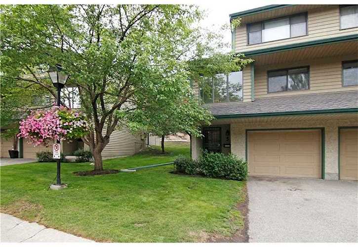 140 Point Dr NW #5 Calgary, AB T3B 4W3