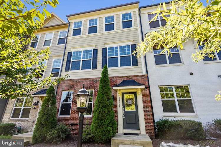 44021 Eastgate View Dr Chantilly, VA 20152