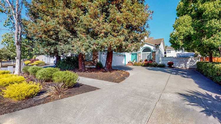 1814 Rainier Circle Petaluma, CA 94954