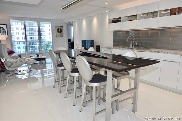 2301 Collins Ave #814/815 Miami Beach, FL 33139