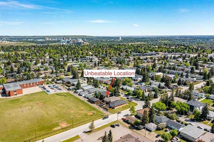 935 43 St SW Calgary, AB T3C 1Z8