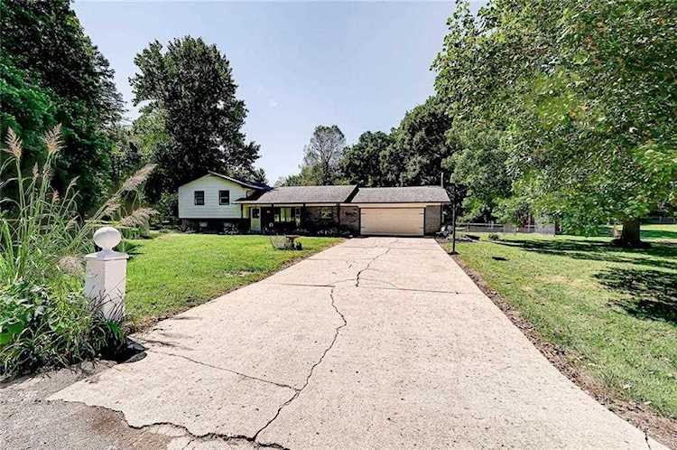 3225 S 380 E Anderson, IN 46017