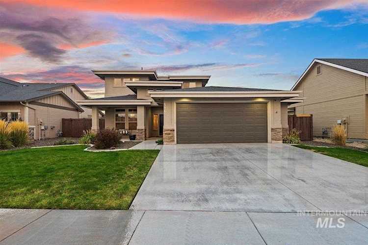 5960 N Eynsford Avenue Meridian, ID 83646
