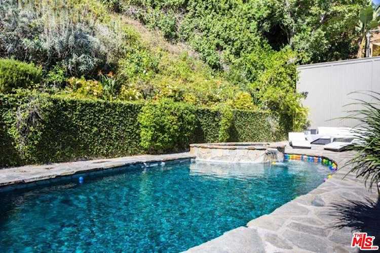 1523 1/2 N Doheny Dr Los Angeles, CA 90069